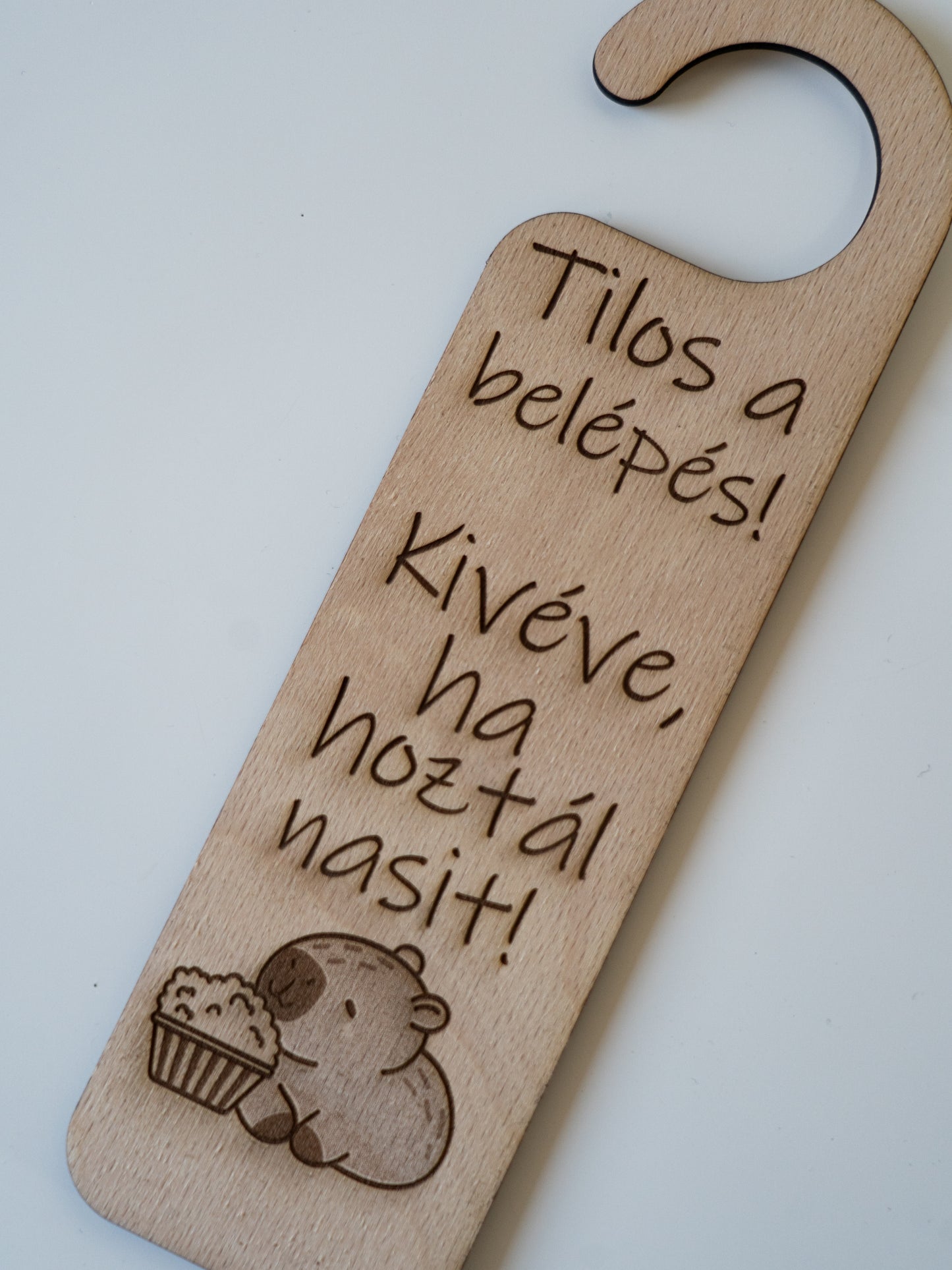 Capybara ajtókilincs tábla