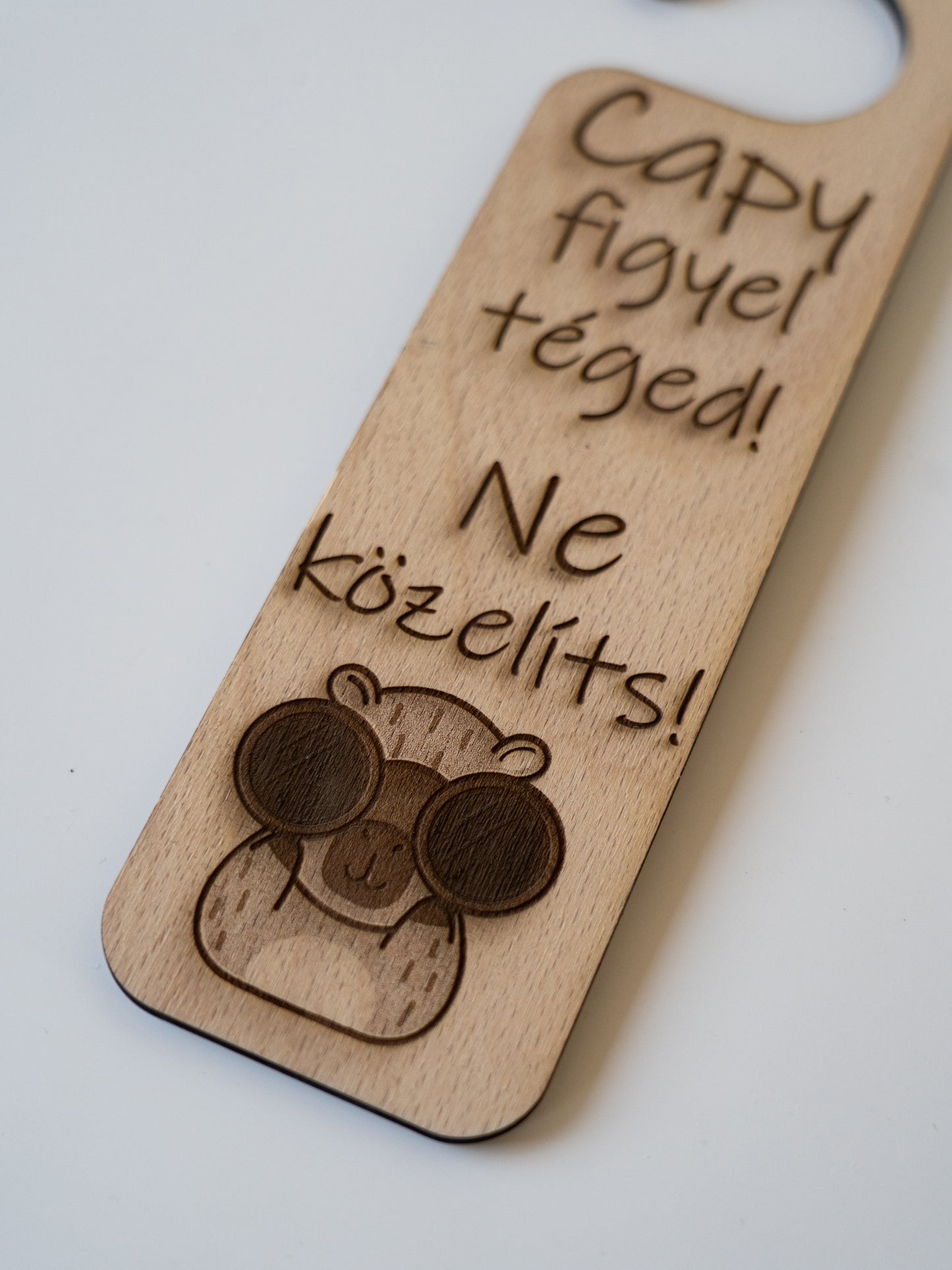 Capybara ajtókilincs tábla